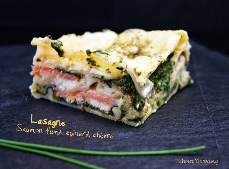 Part de lasagnes au saumon fumé, épinards et chèvre